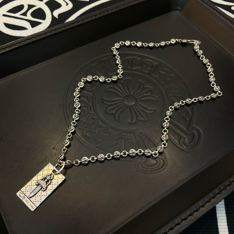 Ch*0me He**ts necklaces